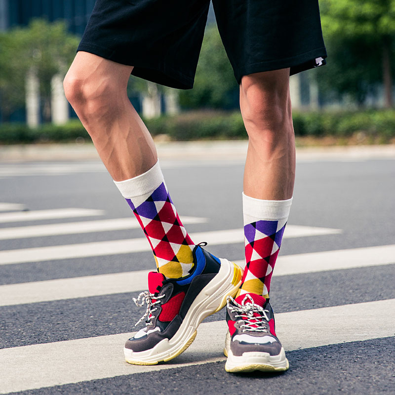 Causal contrast color sport socks for men printed pattern