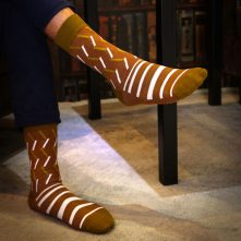 Brown simple striped cotton crew socks for men-1