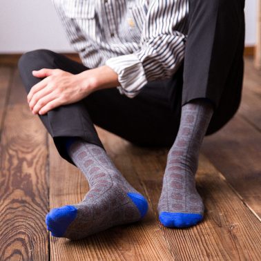 Printed pattern contrast color crew socks for men-1