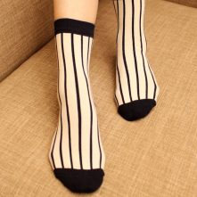 Women’s warm black and white houndstooth vintage check socks