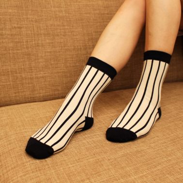 Women’s warm black and white houndstooth vintage check socks