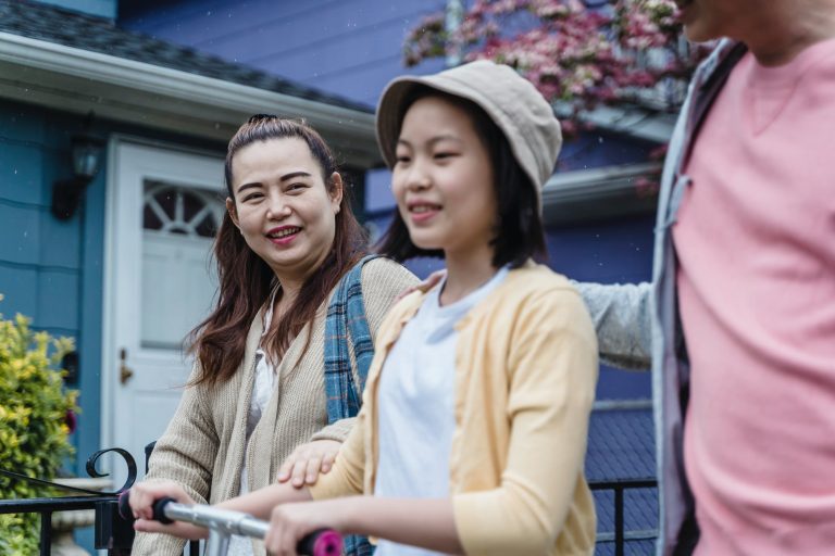 Are bucket hats still in style?